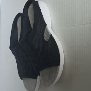 Easy Spirit Black and White Women's Sandals